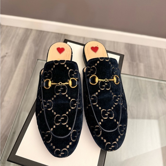 Gucci Princetown Navy Velvet Slip-On Mules with Gold Horsebit Detail - Picture 3 of 10